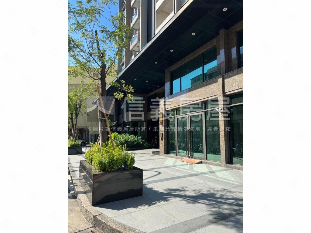 近高鐵璟美亮麗大店面房屋室內格局與周邊環境