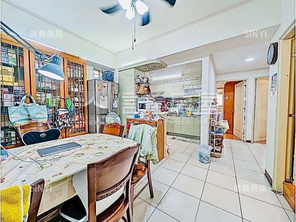 捷運華府明亮邊間三房房屋室內格局與周邊環境