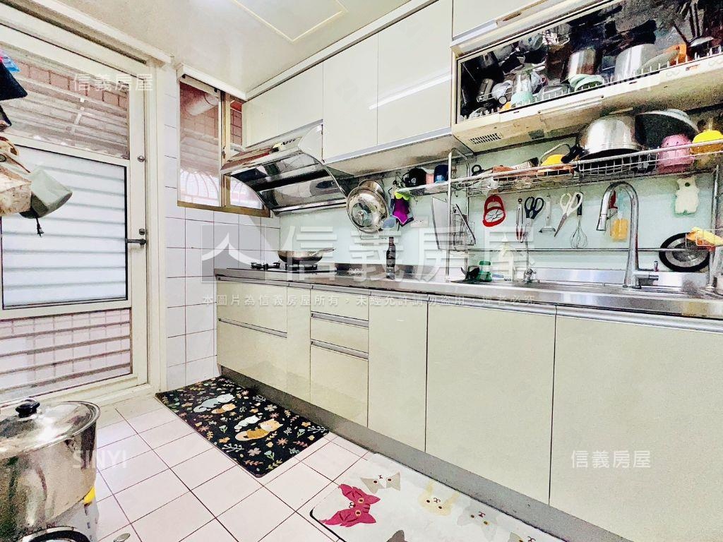 捷運華府明亮邊間三房房屋室內格局與周邊環境