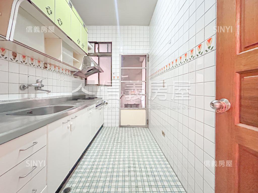 正面福德國小大四房房屋室內格局與周邊環境