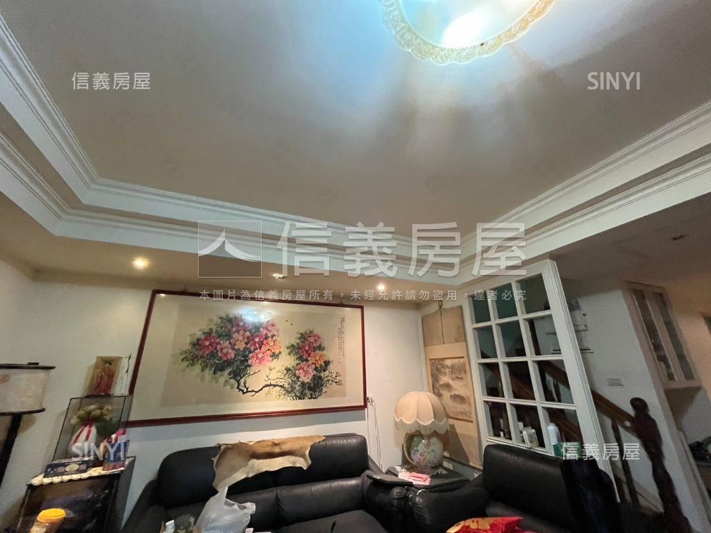 康寧山莊樓中樓車位房屋室內格局與周邊環境