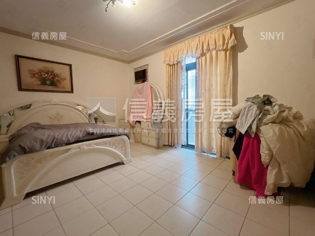 康寧山莊樓中樓車位房屋室內格局與周邊環境