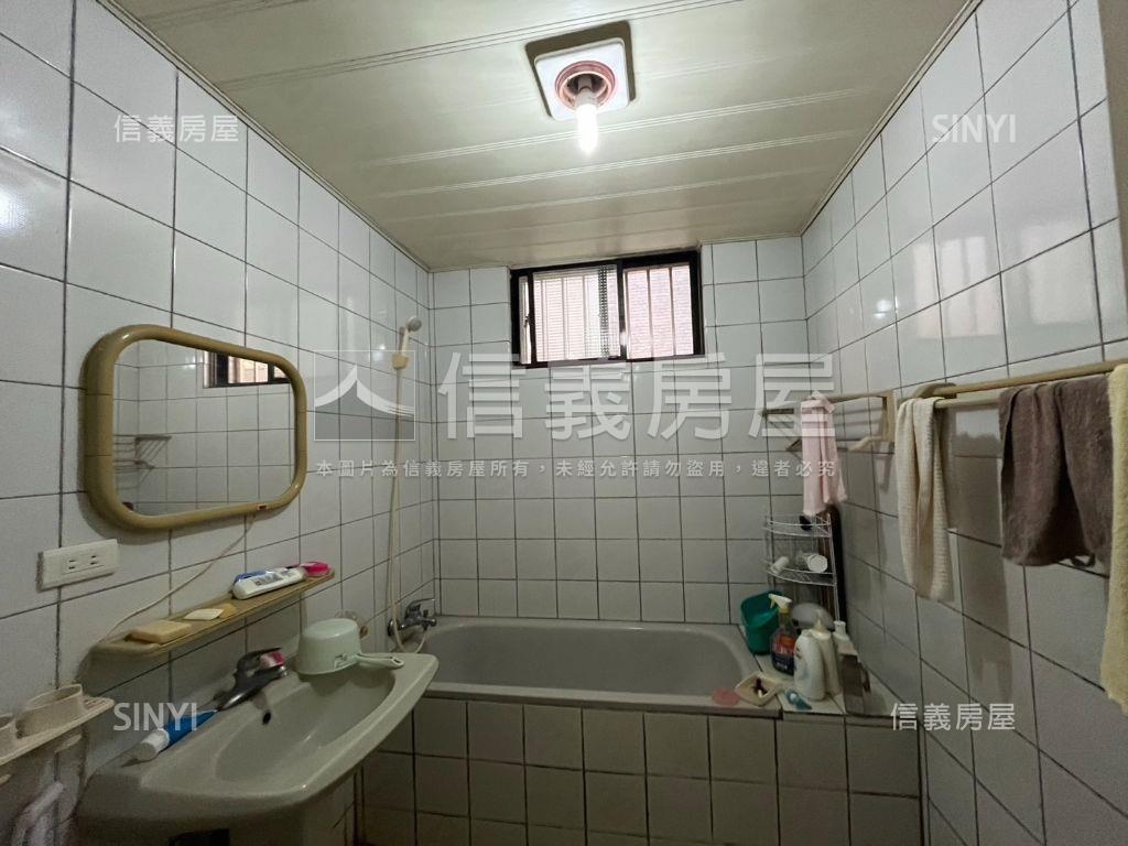 康寧山莊樓中樓車位房屋室內格局與周邊環境