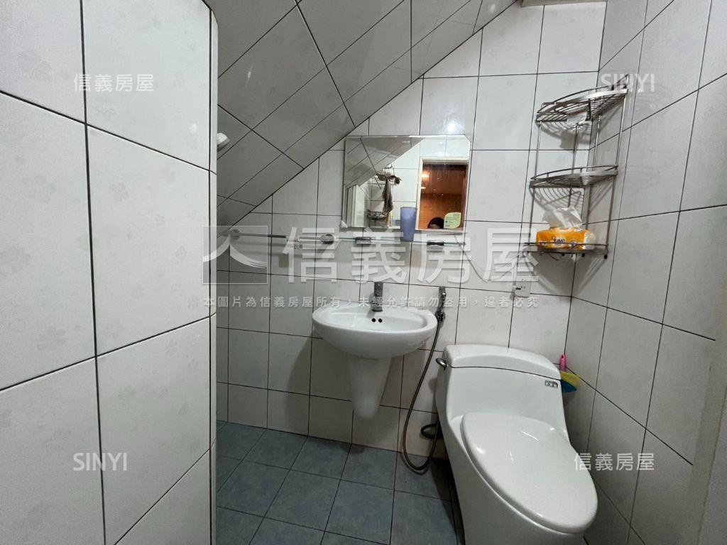 康寧山莊樓中樓車位房屋室內格局與周邊環境