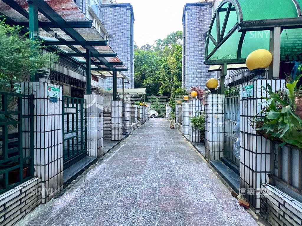 康寧山莊樓中樓車位房屋室內格局與周邊環境