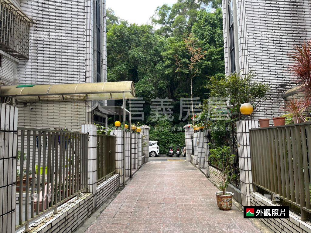 康寧山莊樓中樓車位房屋室內格局與周邊環境