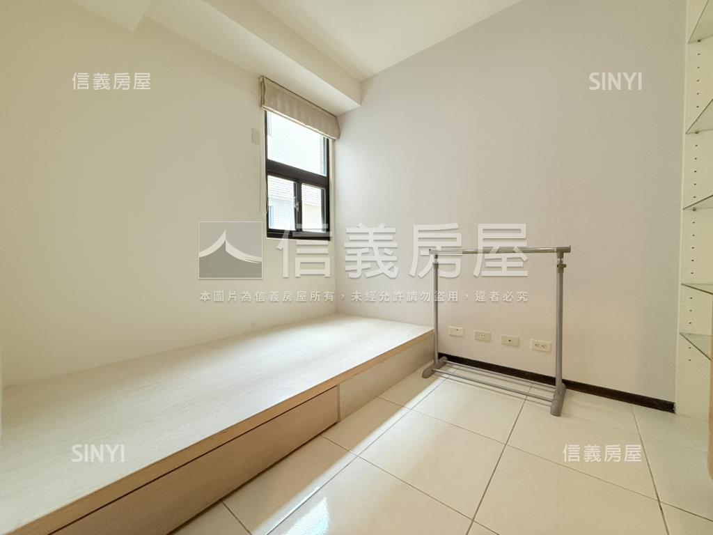站前ＣＡＳＡ次頂樓質感宅房屋室內格局與周邊環境