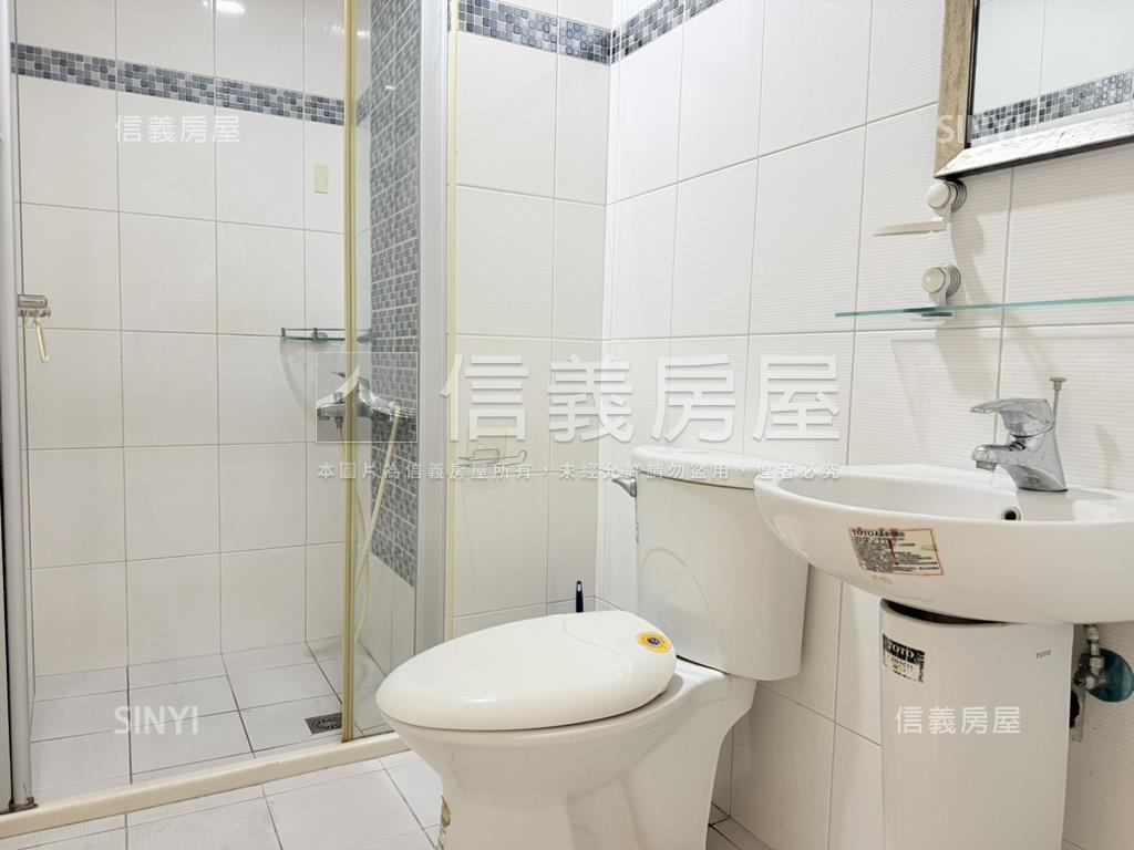 站前ＣＡＳＡ次頂樓質感宅房屋室內格局與周邊環境