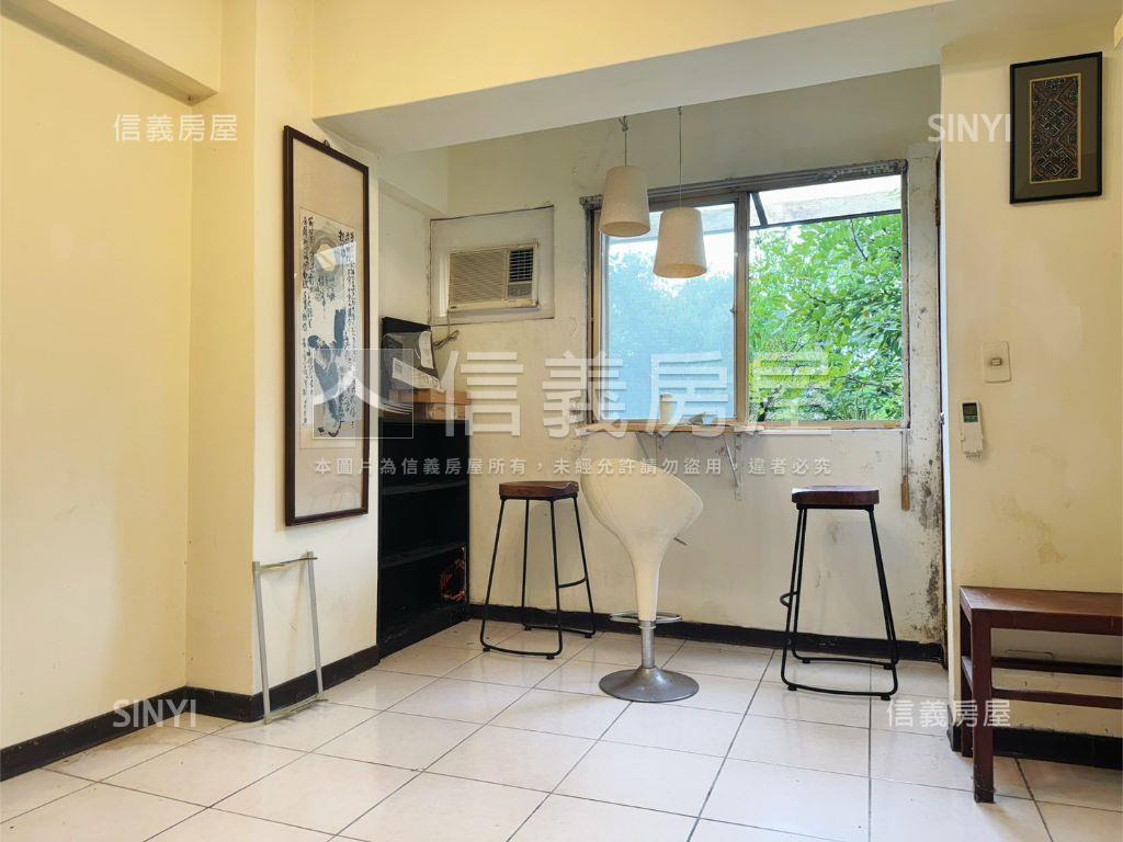 帝景山嵐居電梯兩房車房屋室內格局與周邊環境