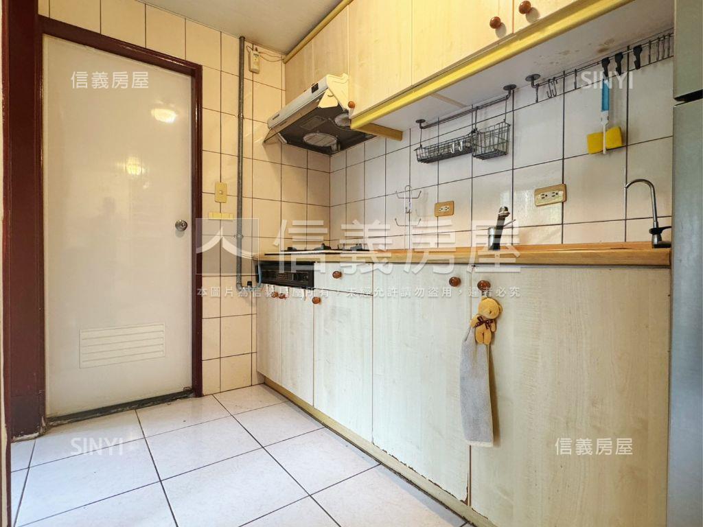 帝景山嵐居電梯兩房車房屋室內格局與周邊環境