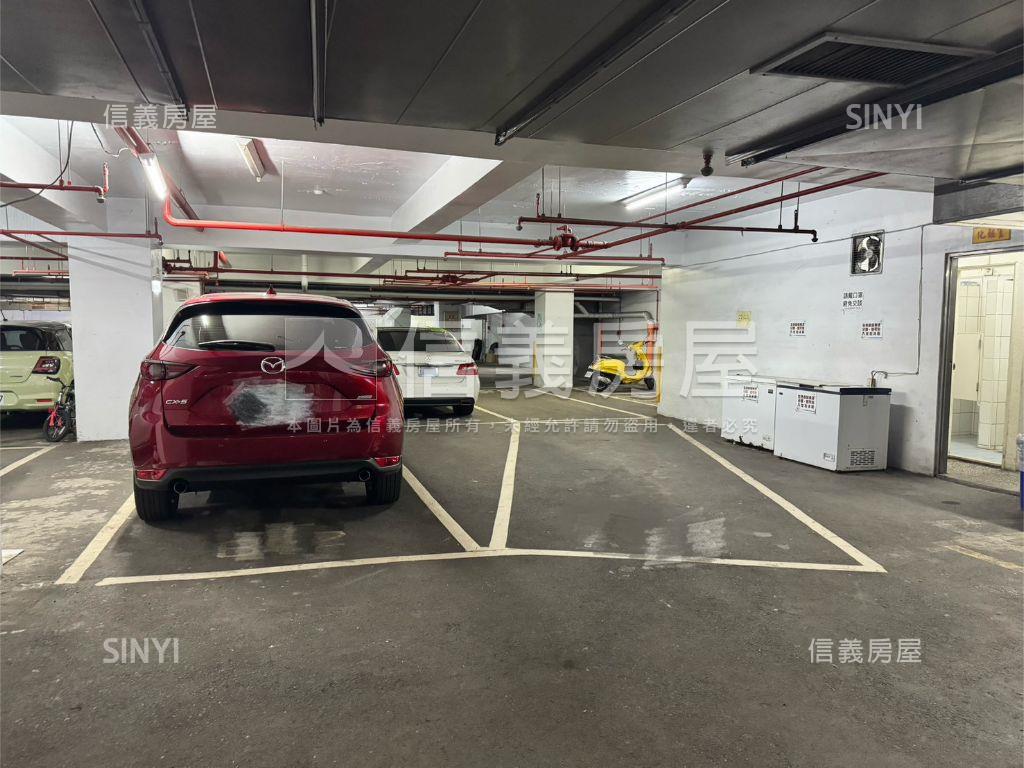 帝景山嵐居電梯兩房車房屋室內格局與周邊環境