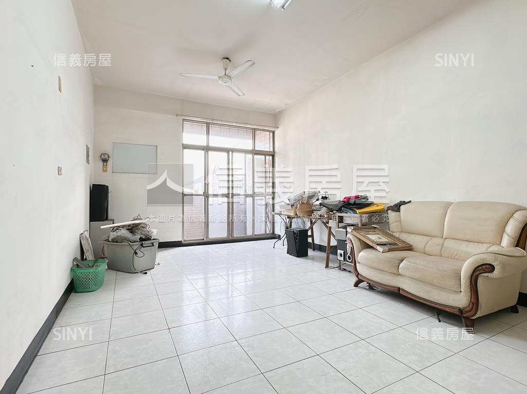 仁武１６米路ＲＣ四樓透天房屋室內格局與周邊環境