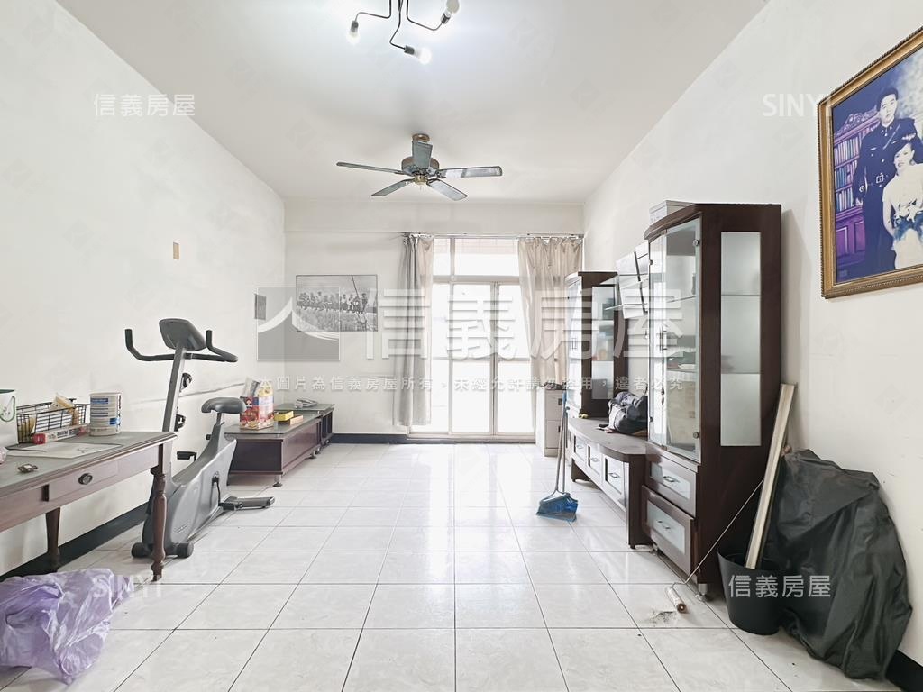 仁武１６米路ＲＣ四樓透天房屋室內格局與周邊環境