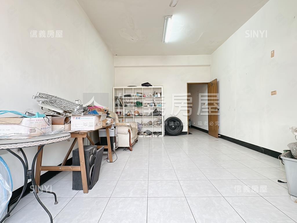 仁武１６米路ＲＣ四樓透天房屋室內格局與周邊環境