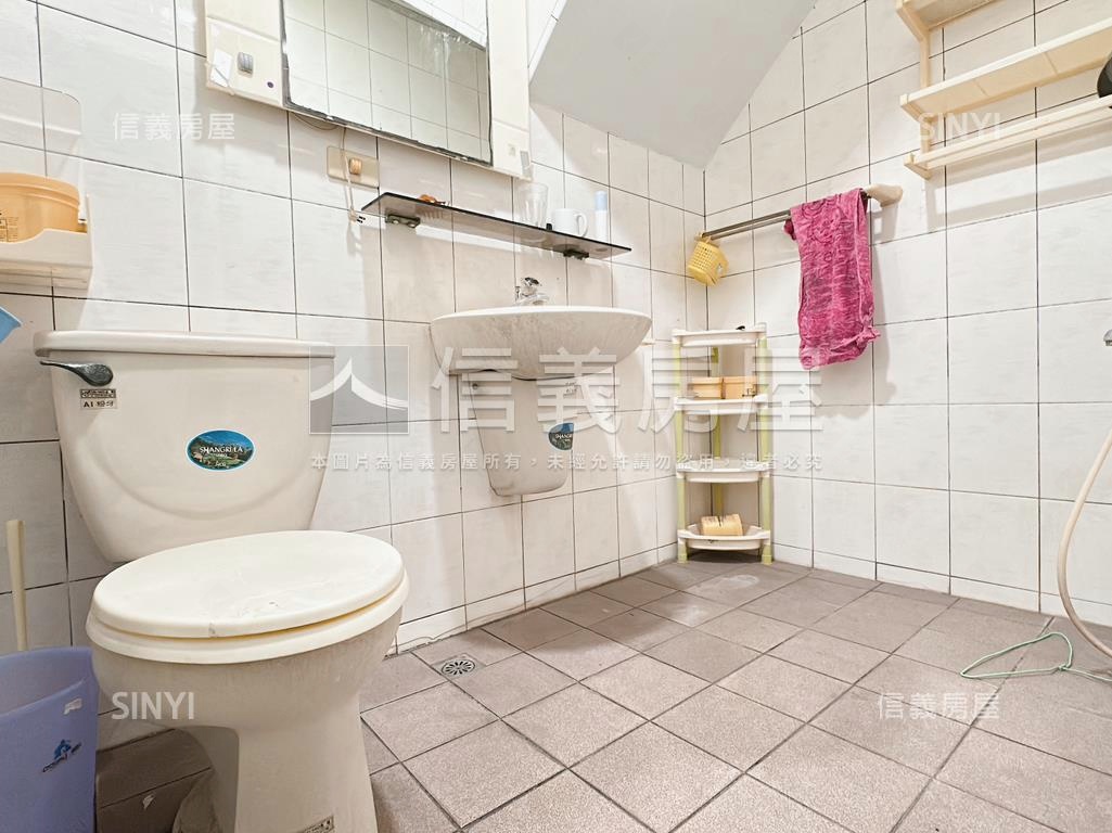 仁武１６米路ＲＣ四樓透天房屋室內格局與周邊環境