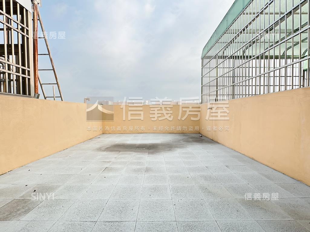 仁武１６米路ＲＣ四樓透天房屋室內格局與周邊環境