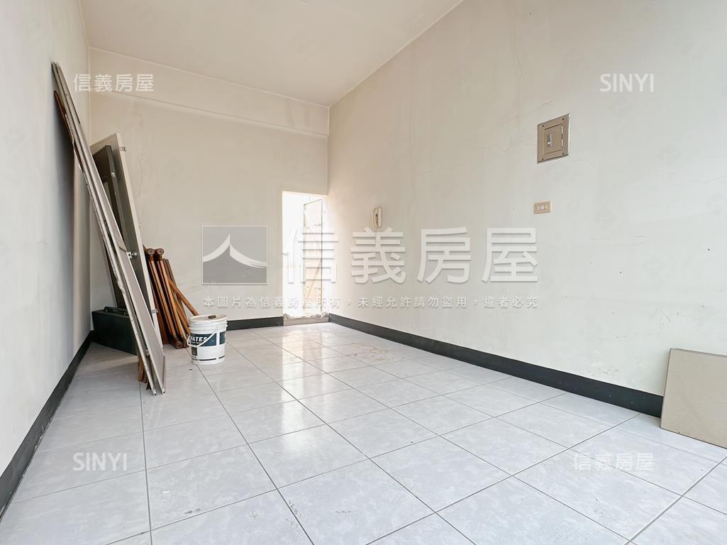 仁武１６米路ＲＣ四樓透天房屋室內格局與周邊環境