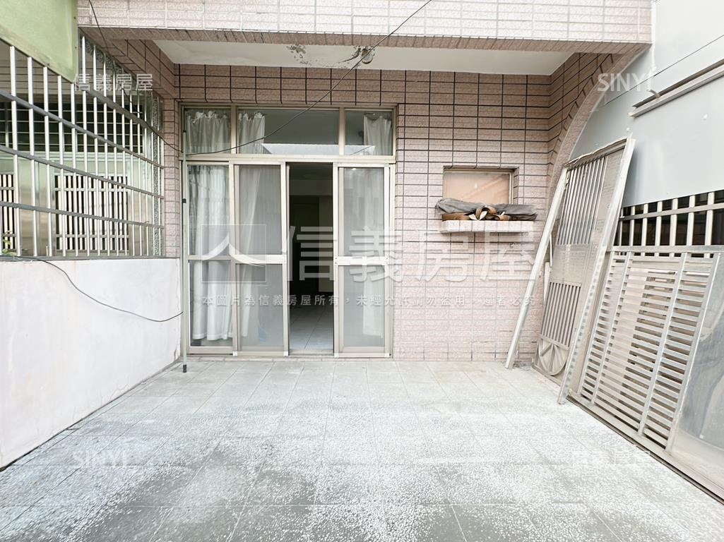 仁武１６米路ＲＣ四樓透天房屋室內格局與周邊環境