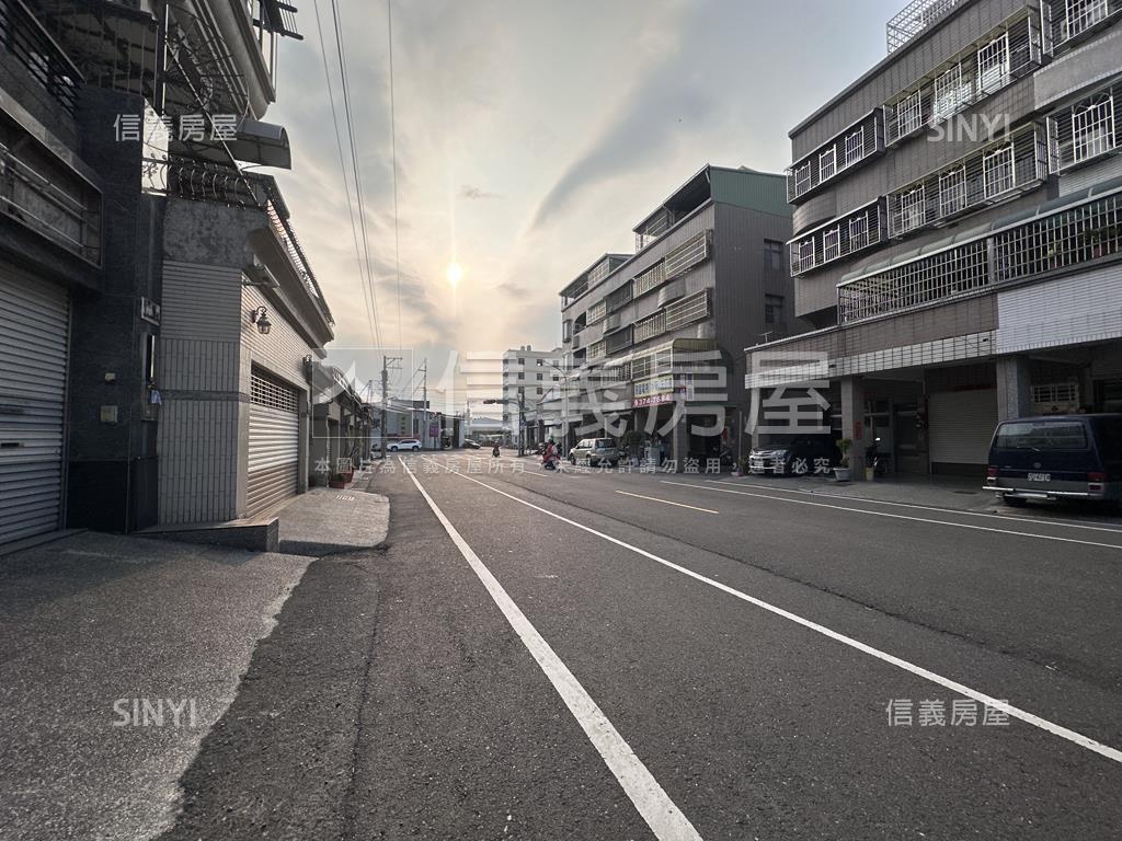 仁武１６米路ＲＣ四樓透天房屋室內格局與周邊環境