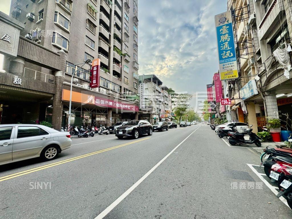 正陽明黃金收租三角窗房屋室內格局與周邊環境