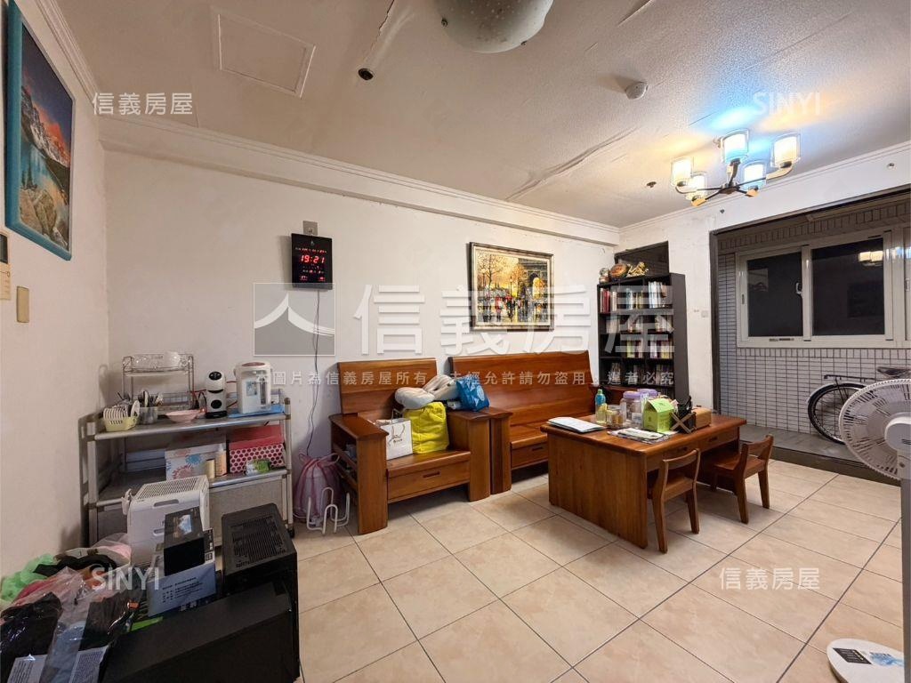 專任車站旁景觀三房車位房屋室內格局與周邊環境