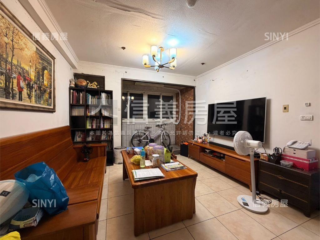 專任車站旁景觀三房車位房屋室內格局與周邊環境