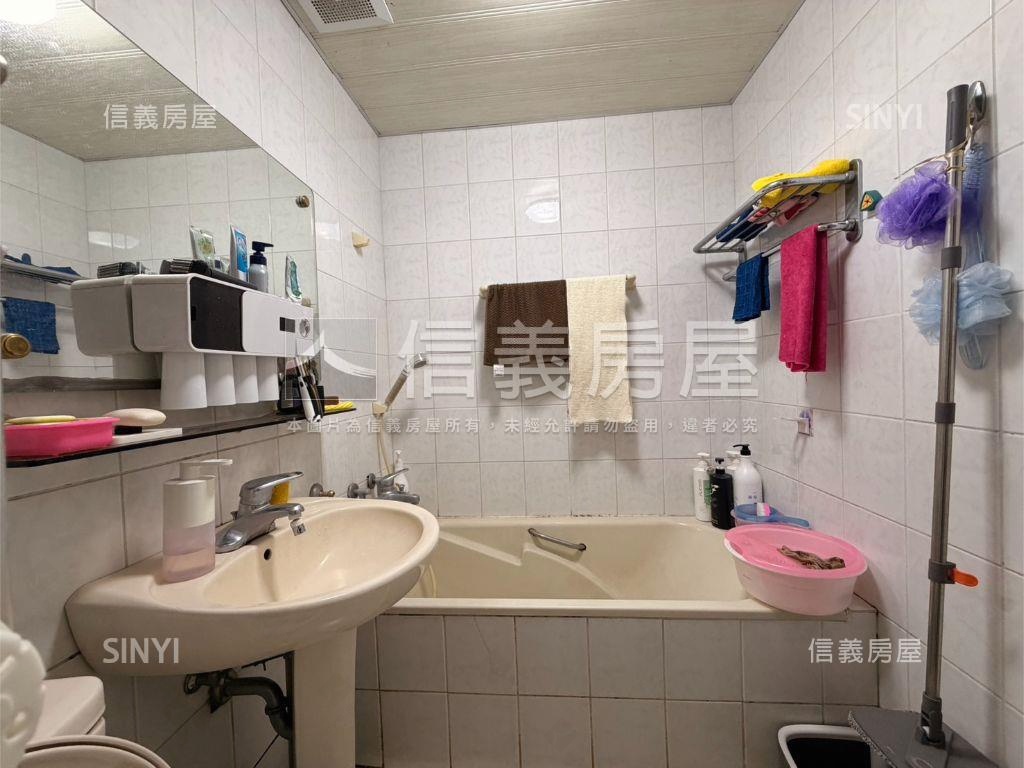 專任車站旁景觀三房車位房屋室內格局與周邊環境