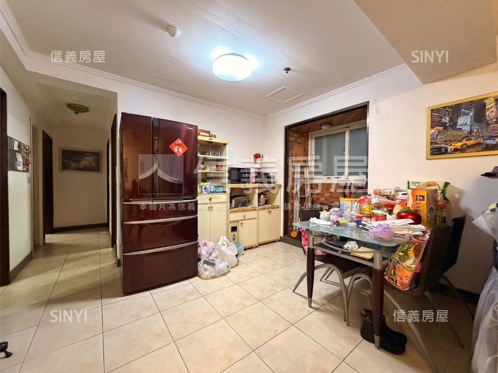 專任車站旁景觀三房車位房屋室內格局與周邊環境