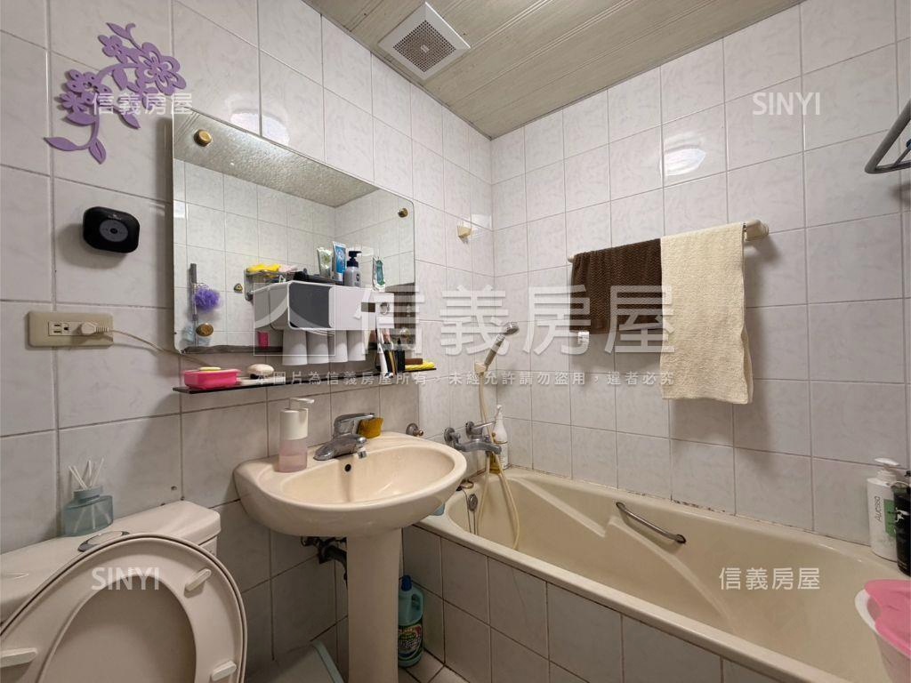 專任車站旁景觀三房車位房屋室內格局與周邊環境