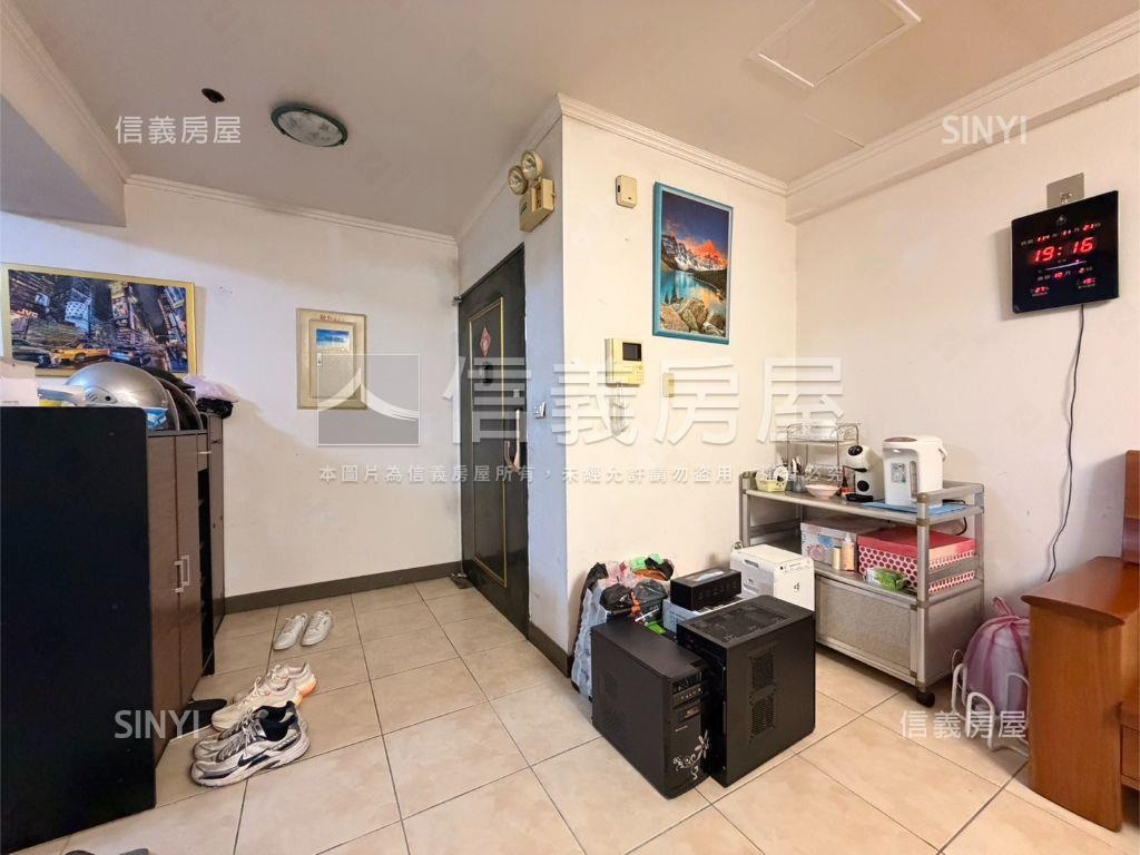 專任車站旁景觀三房車位房屋室內格局與周邊環境