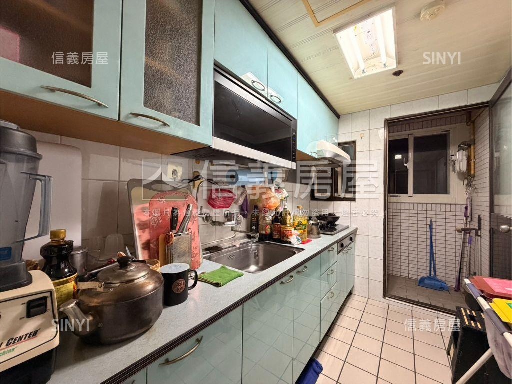 專任車站旁景觀三房車位房屋室內格局與周邊環境