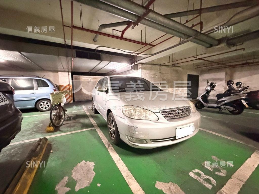專任車站旁景觀三房車位房屋室內格局與周邊環境