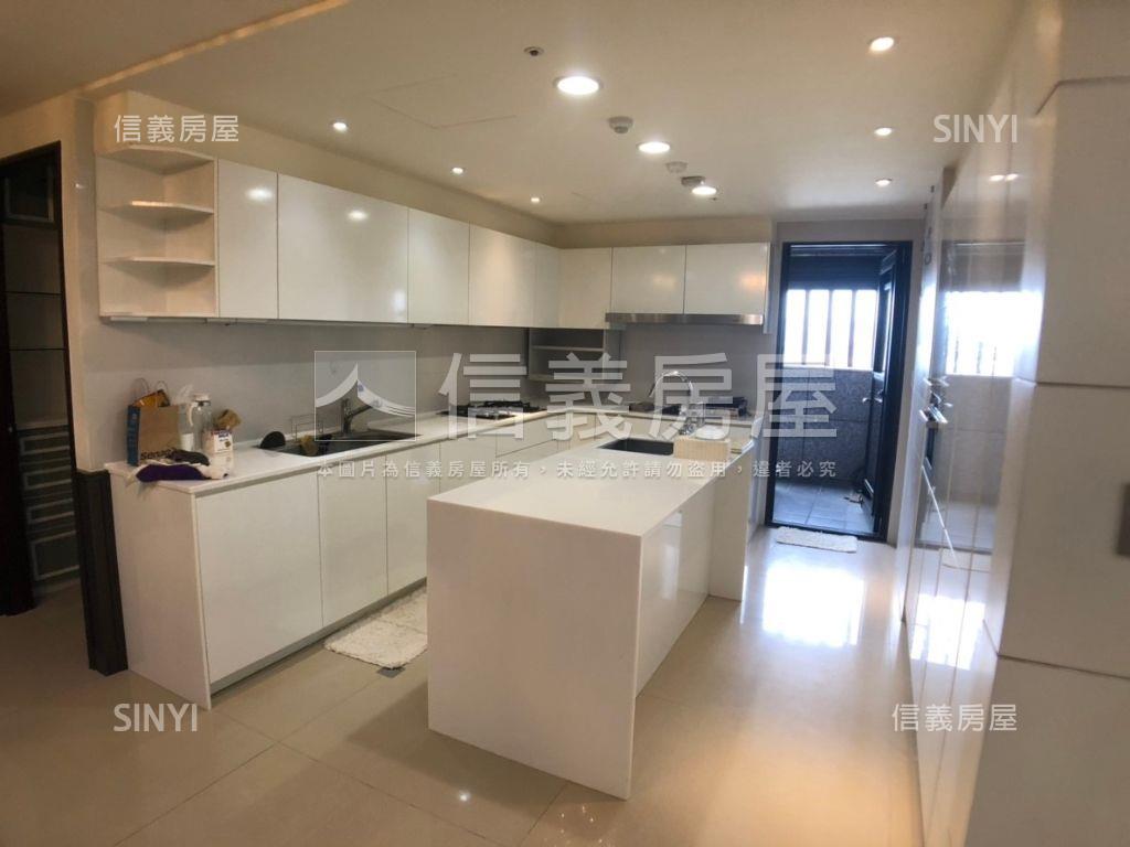 七期質感社區雙平車裝潢戶房屋室內格局與周邊環境