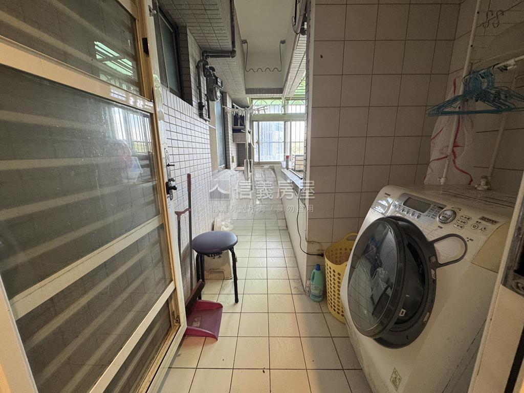 南港國宅高樓美景電梯美宅房屋室內格局與周邊環境