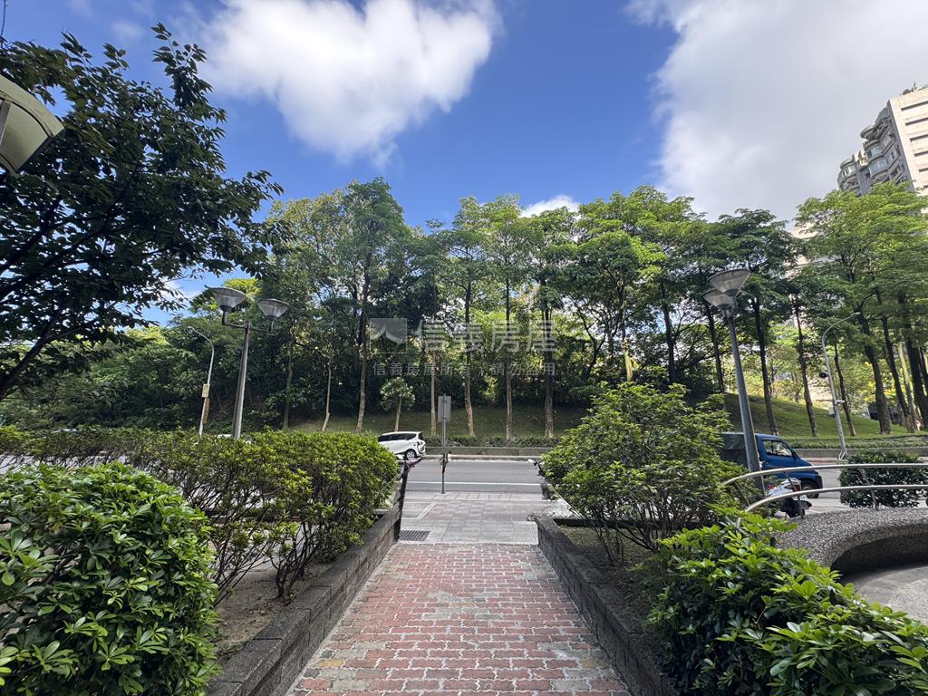 南港國宅高樓美景電梯美宅房屋室內格局與周邊環境