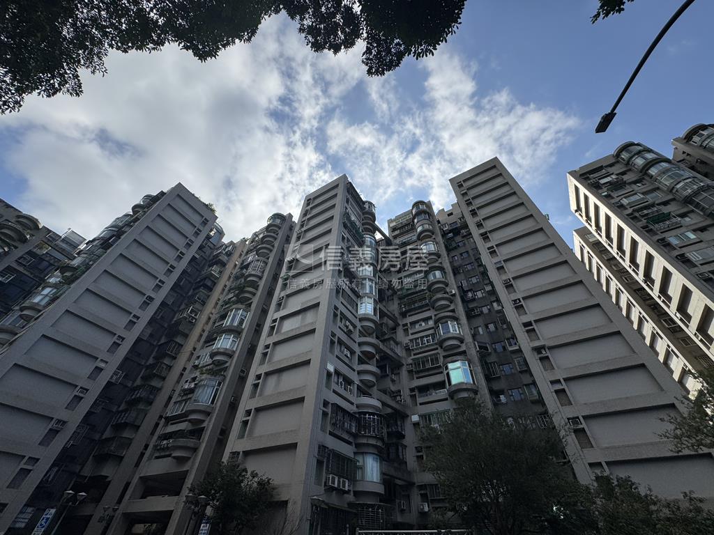 南港國宅高樓美景電梯美宅房屋室內格局與周邊環境