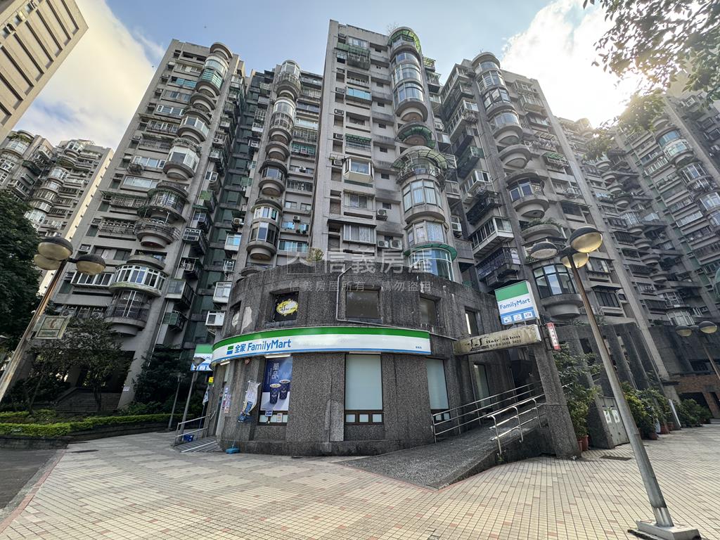 南港國宅高樓美景電梯美宅房屋室內格局與周邊環境
