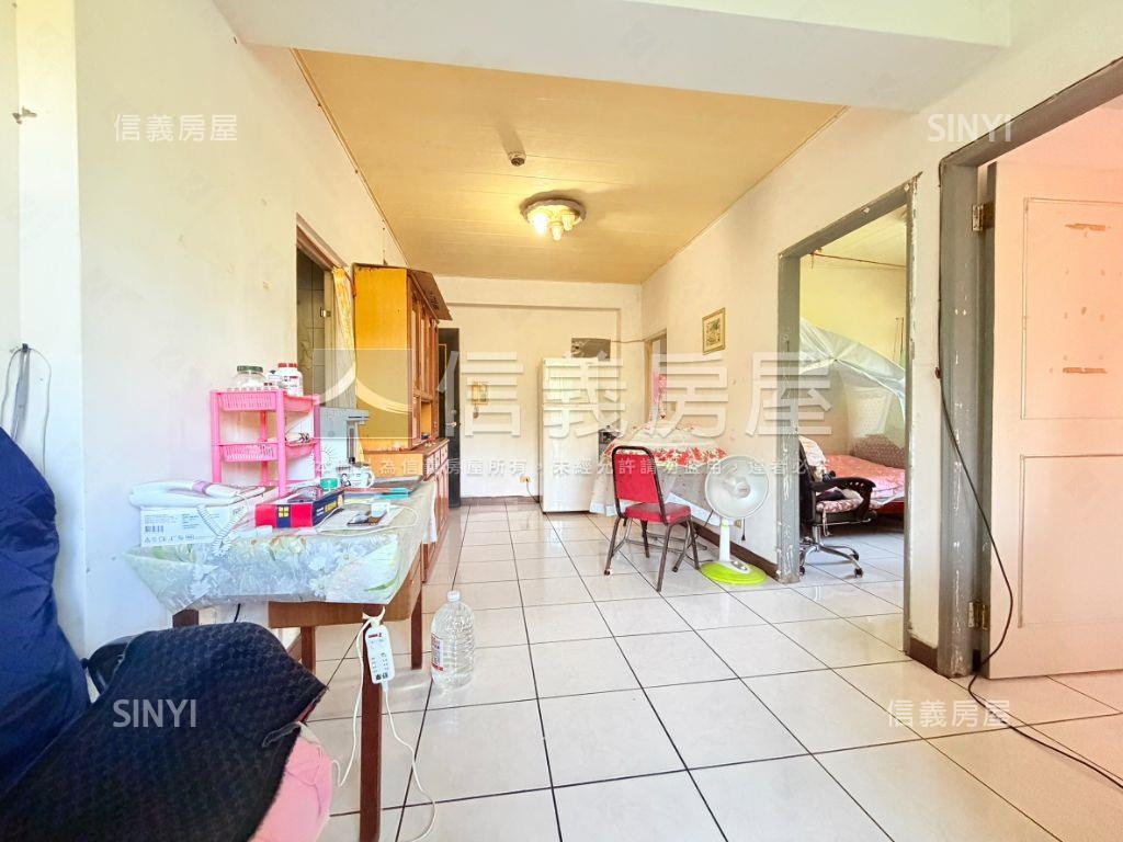 白雞山莊稀有兩房房屋室內格局與周邊環境