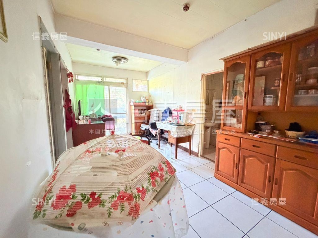 白雞山莊稀有兩房房屋室內格局與周邊環境