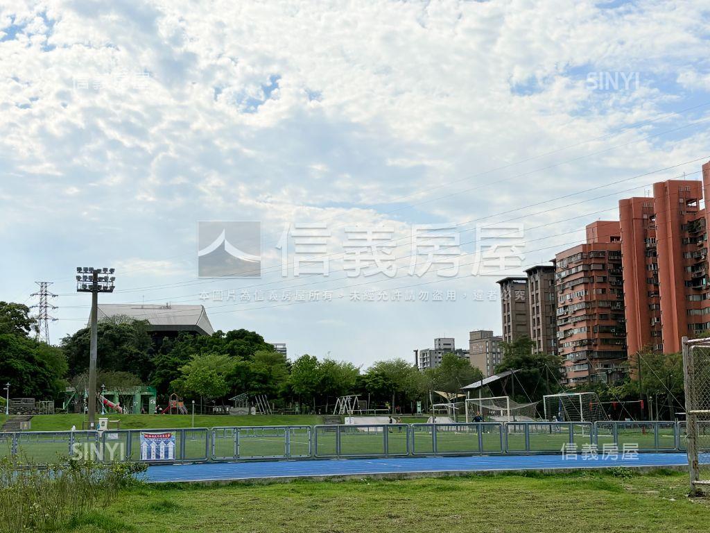 名仕山莊山景美屋房屋室內格局與周邊環境