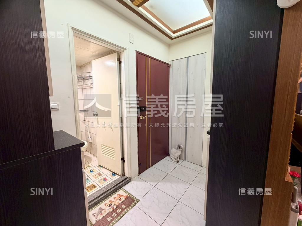 青海家樂福稀有一房一廳房屋室內格局與周邊環境