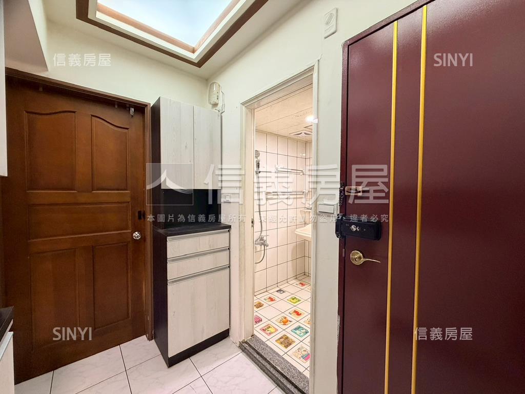青海家樂福稀有一房一廳房屋室內格局與周邊環境
