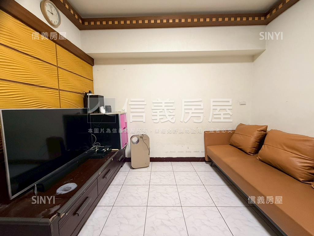 青海家樂福稀有一房一廳房屋室內格局與周邊環境