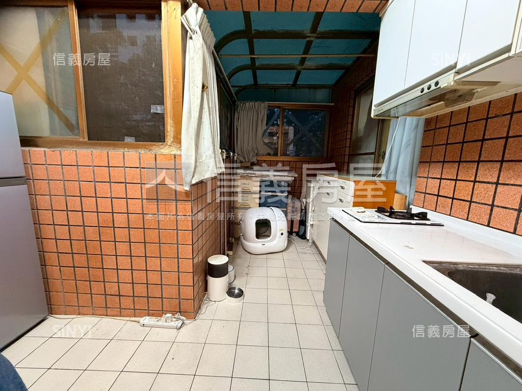 青海家樂福稀有一房一廳房屋室內格局與周邊環境