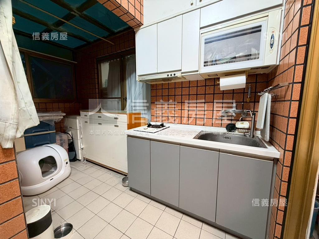 青海家樂福稀有一房一廳房屋室內格局與周邊環境