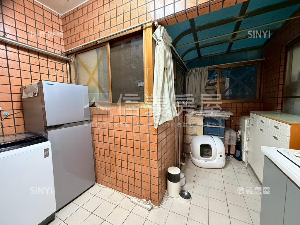 青海家樂福稀有一房一廳房屋室內格局與周邊環境