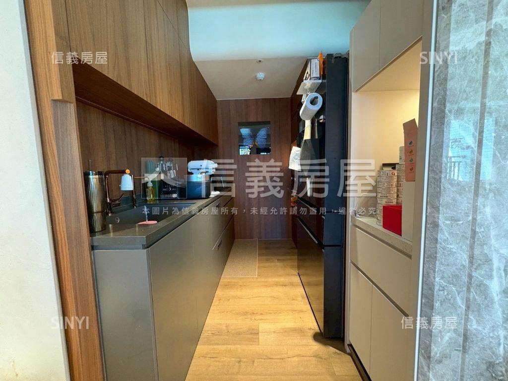 芳崗輕奢頂客高樓豪宅房屋室內格局與周邊環境