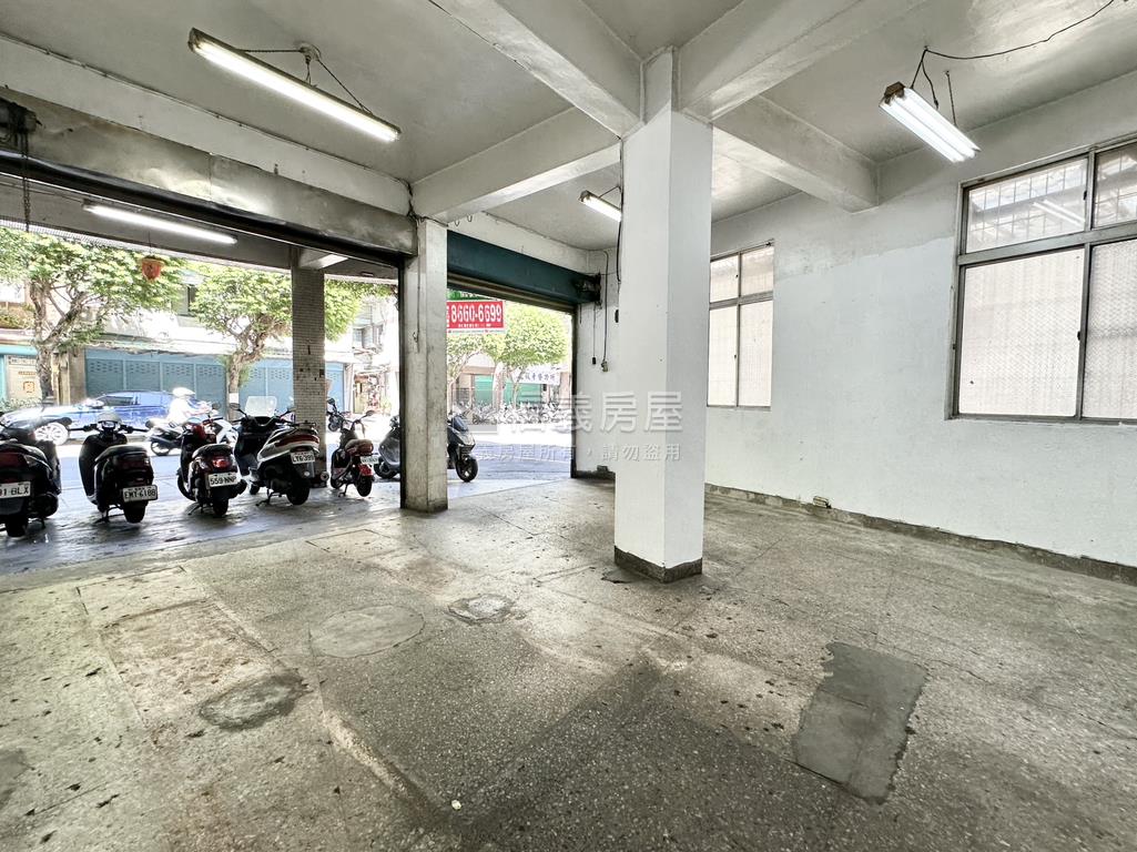正仁愛路轉角寬店面房屋室內格局與周邊環境