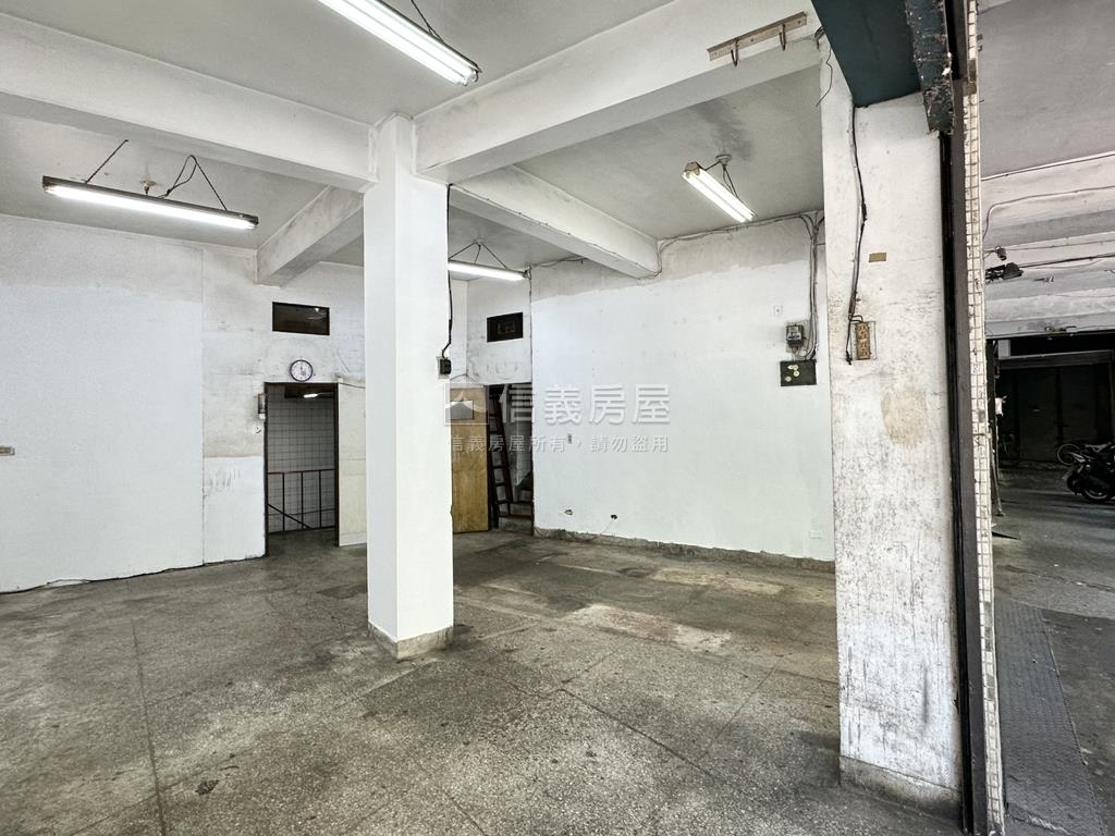 正仁愛路轉角寬店面房屋室內格局與周邊環境