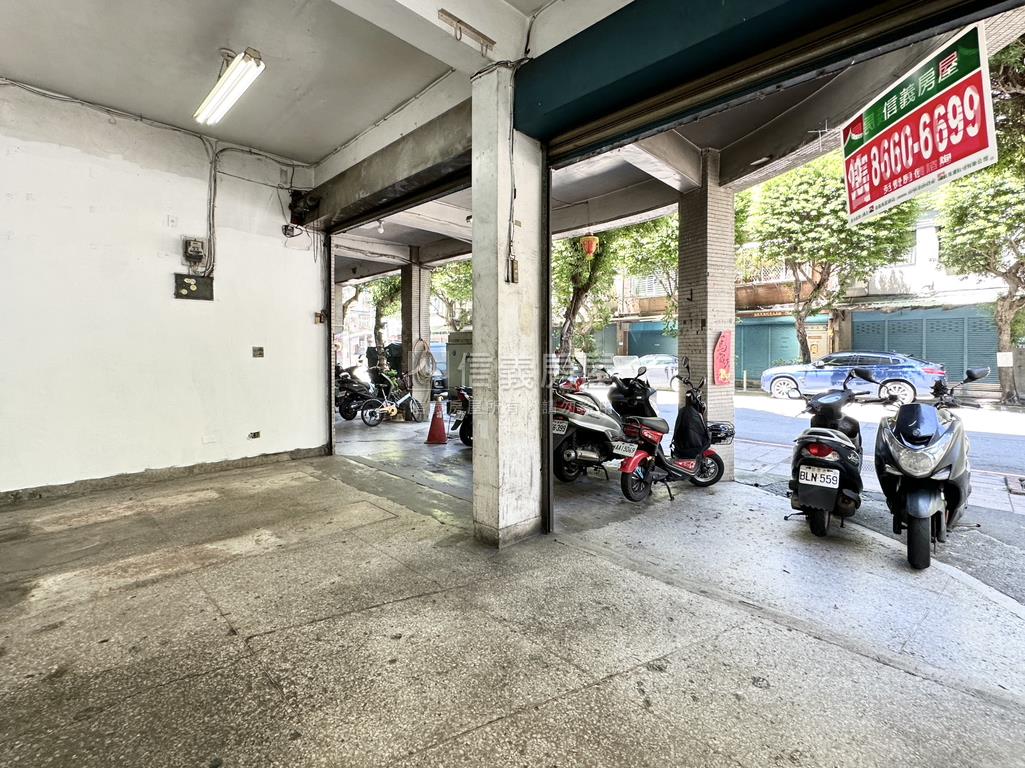 正仁愛路轉角寬店面房屋室內格局與周邊環境